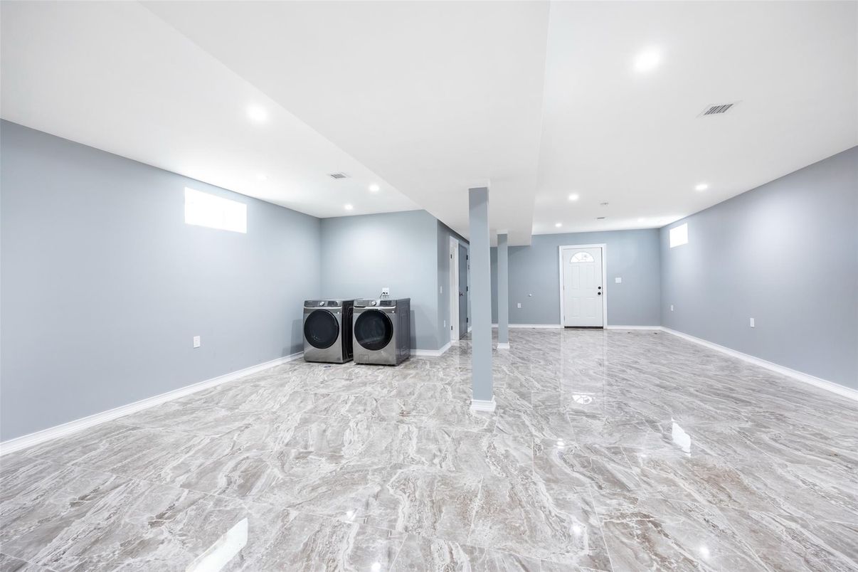 Empty room, Interior, Marble, Recessed Lighting, Washer