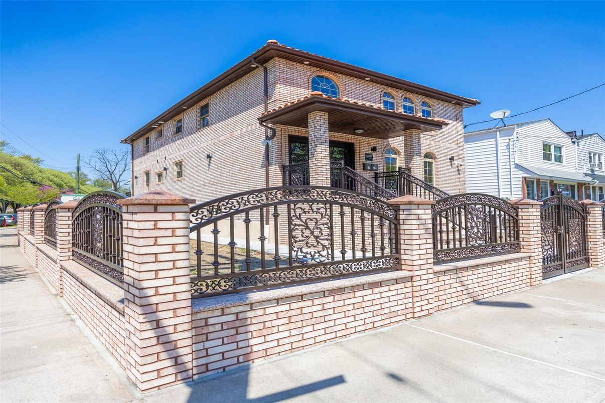 Exterior, Facade, Brick Facade, Queen Anne Victorian