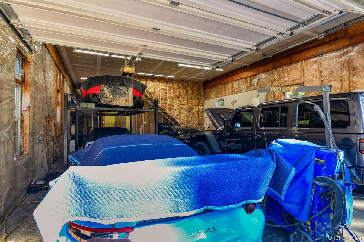 Garage, Interior