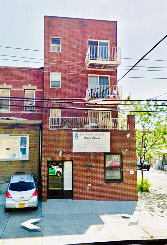 Exterior, Facade, Brick Facade, Rowhouse