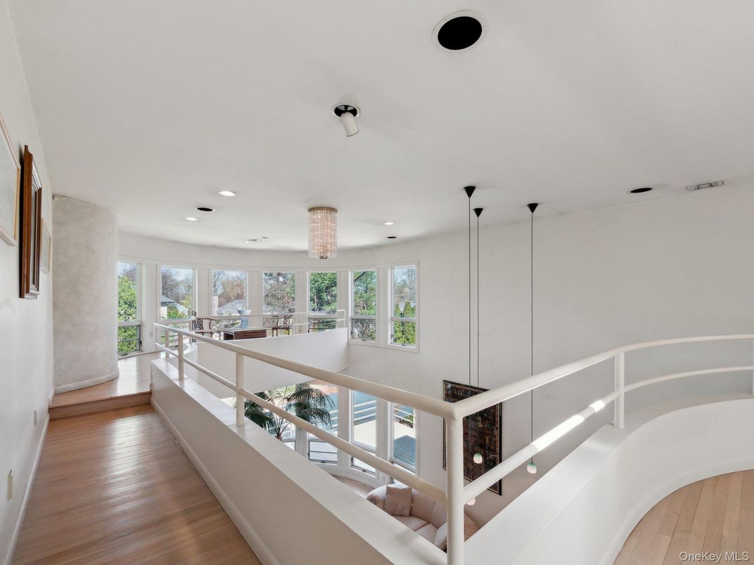 Interior, Pendant Lights, Recessed Lighting, Wood Texture Flooring