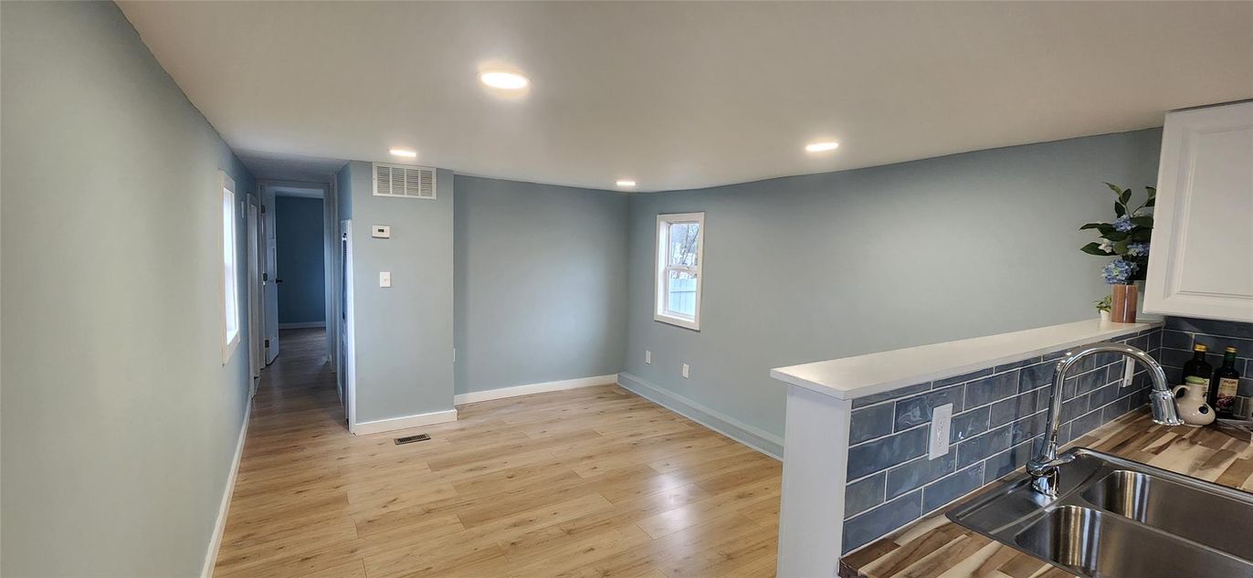 Interior, Recessed Lighting, Wood Texture Flooring