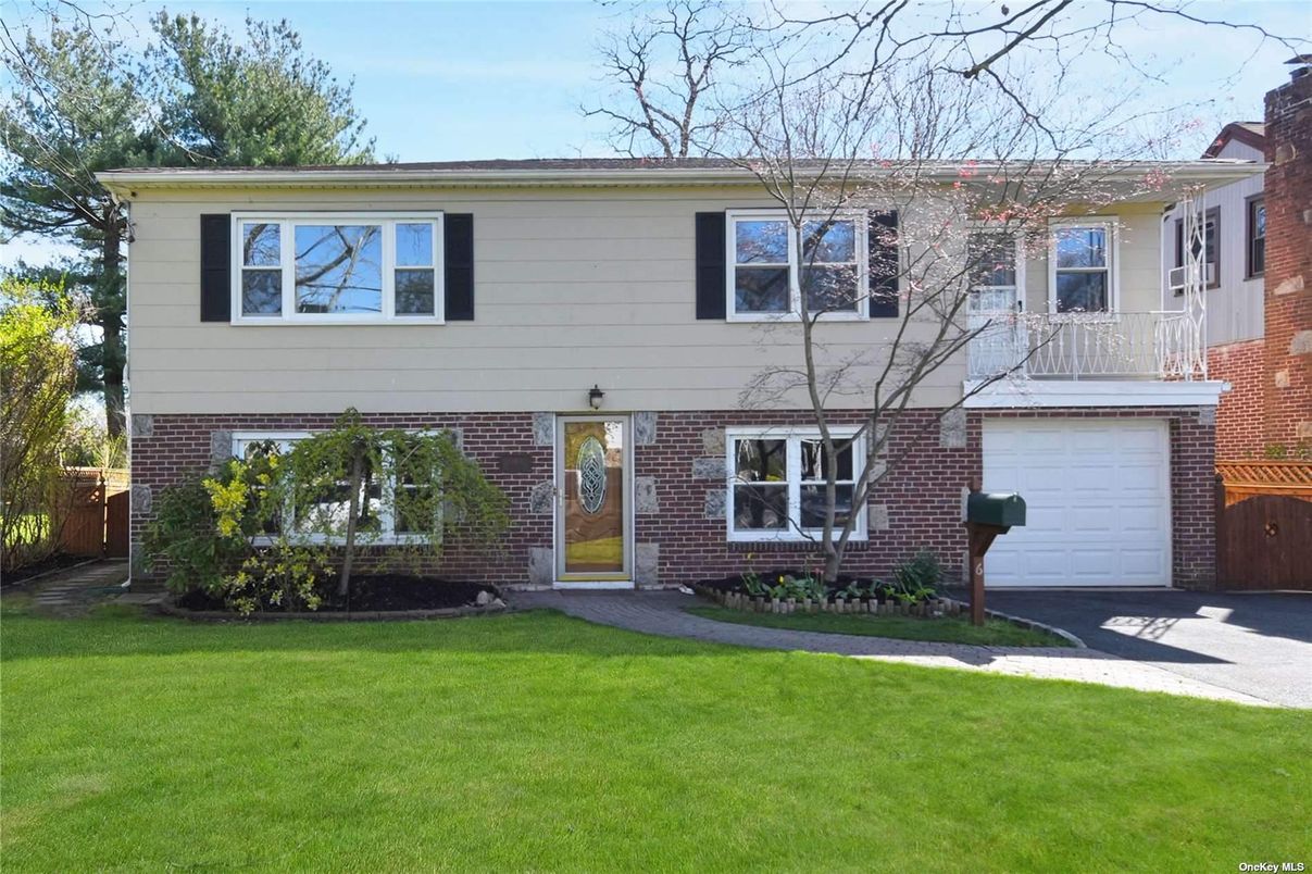 Attached, Exterior, Facade, Brick Facade, Raised Ranch