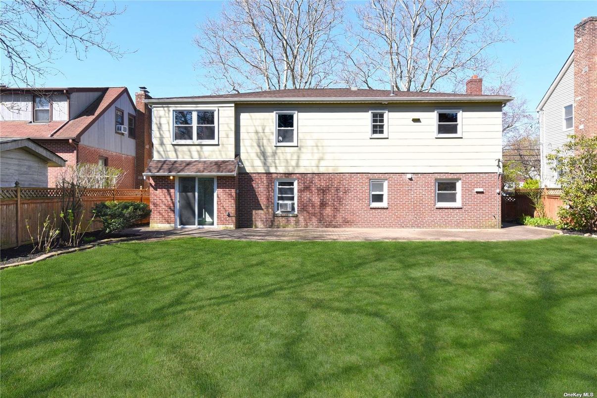 Exterior, Facade, Brick Facade, Raised Ranch