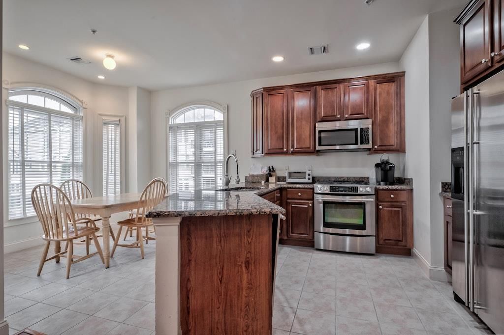 Dining room, Interior, Kitchen, Recessed Lighting, Stainless Steel Appliances