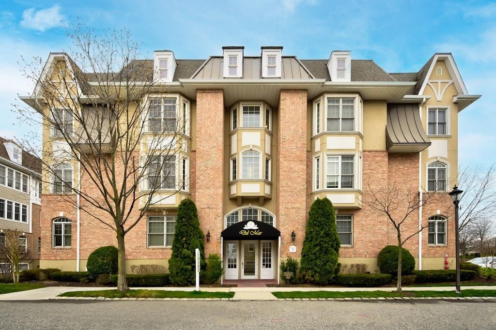 Exterior, Facade, Brick Facade, Georgian