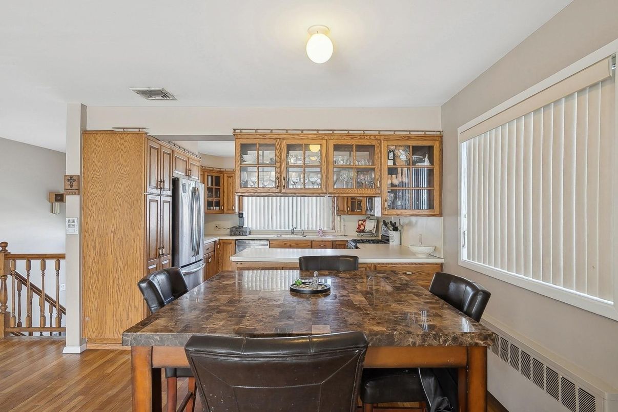 Dining room, Interior, Kitchen, Stainless Steel Appliances, Wood Texture Flooring