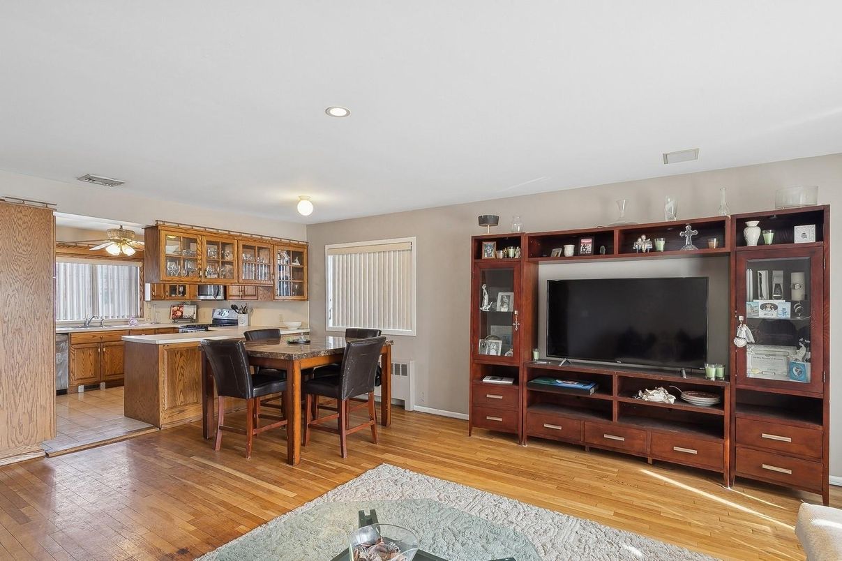 Dining room, Interior, Kitchen, Recessed Lighting, Wood Texture Flooring