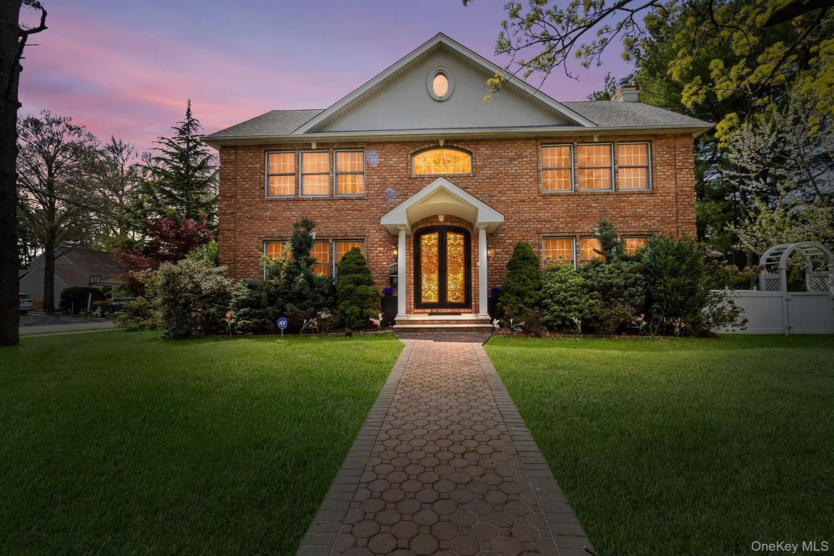 Exterior, Facade, Brick Facade, Georgian