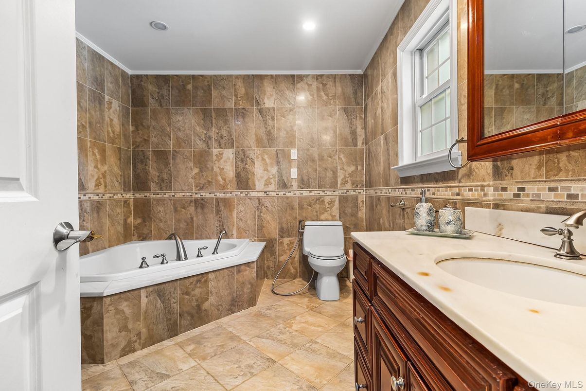 Bathroom, Interior, Recessed Lighting
