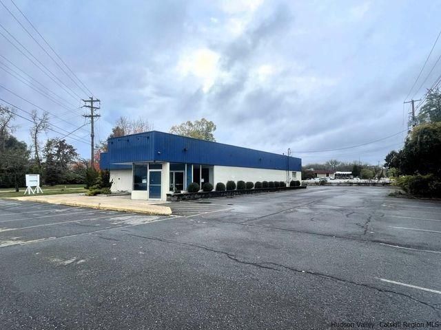 Exterior, Facade, None