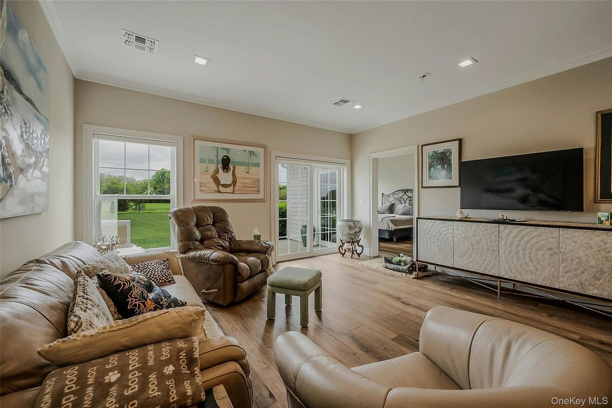Interior, Living room, Recessed Lighting, Wood Texture Flooring