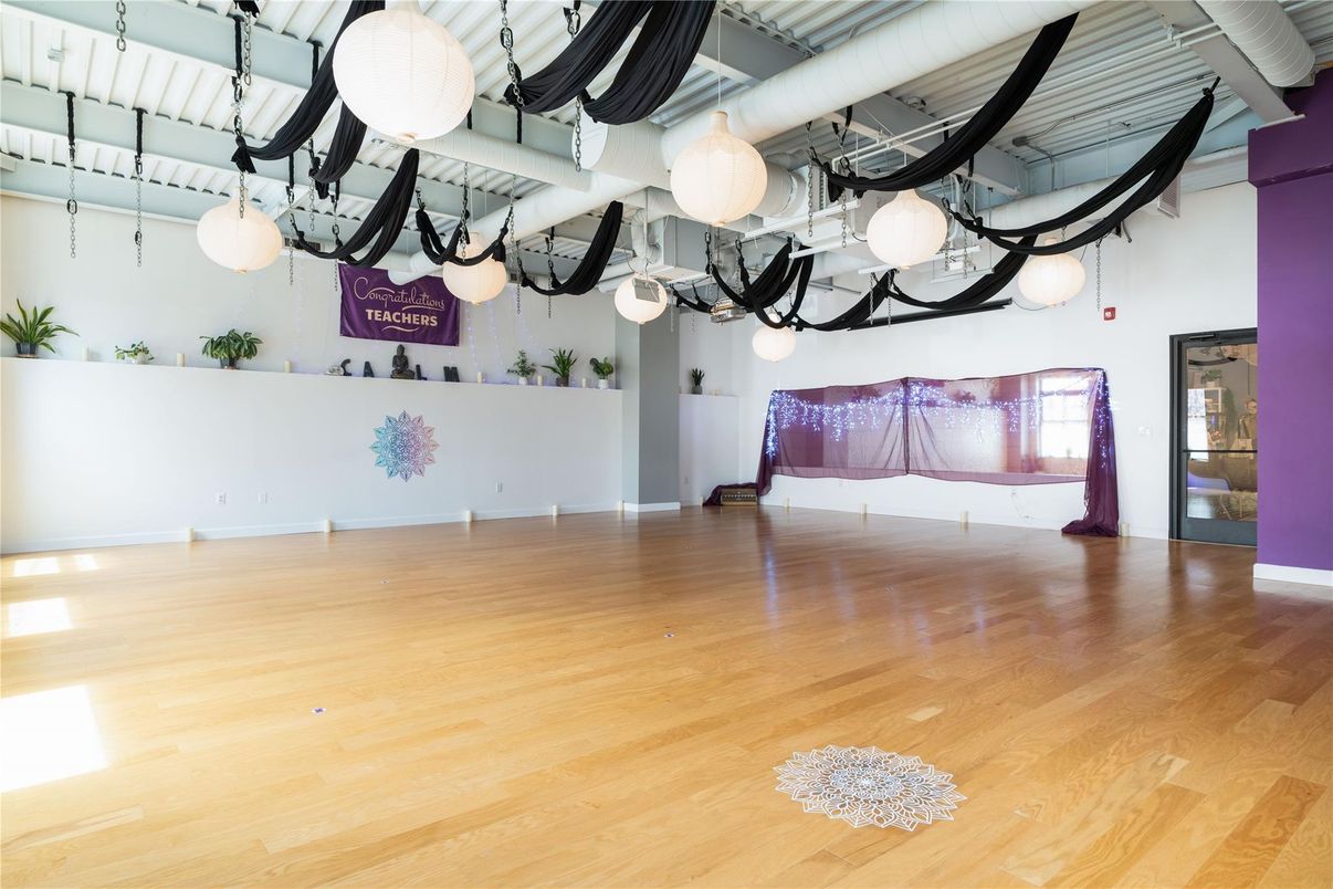 Empty room, Interior, Pendant Lights, Wood Texture Flooring