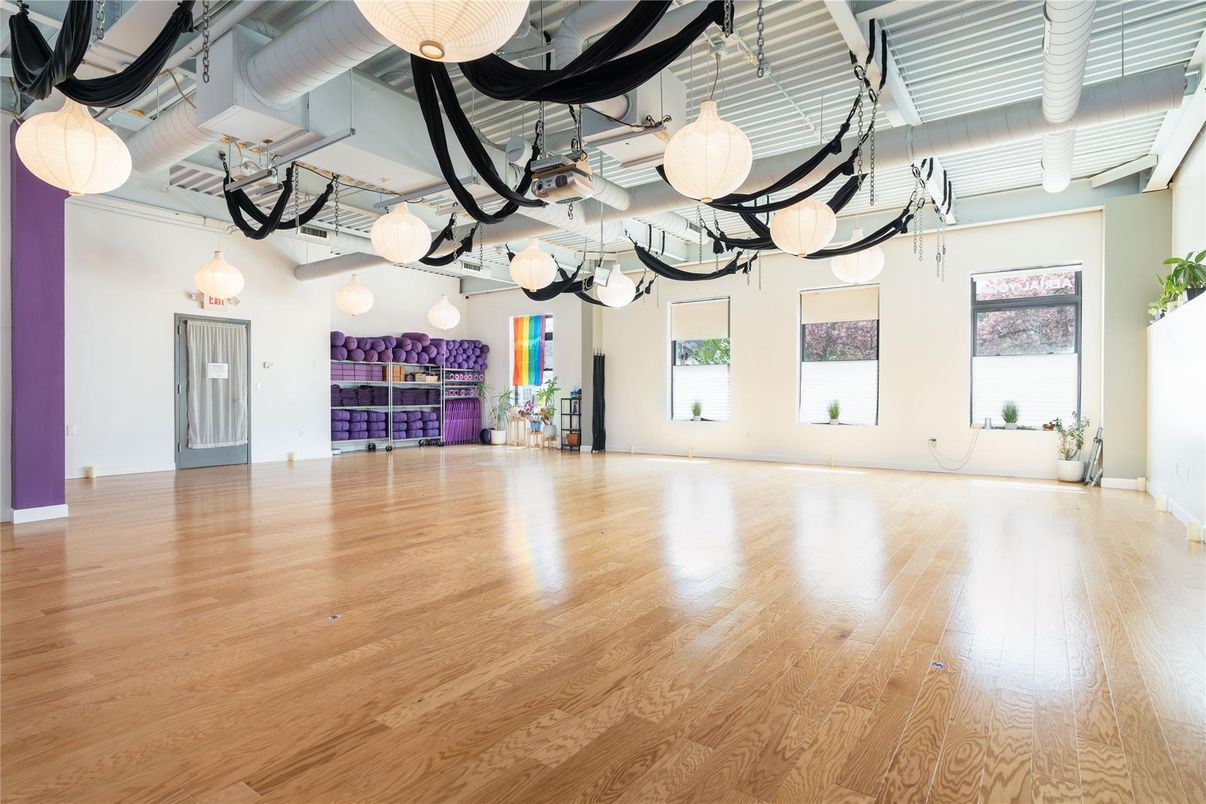 Empty room, Interior, Pendant Lights, Wood Texture Flooring