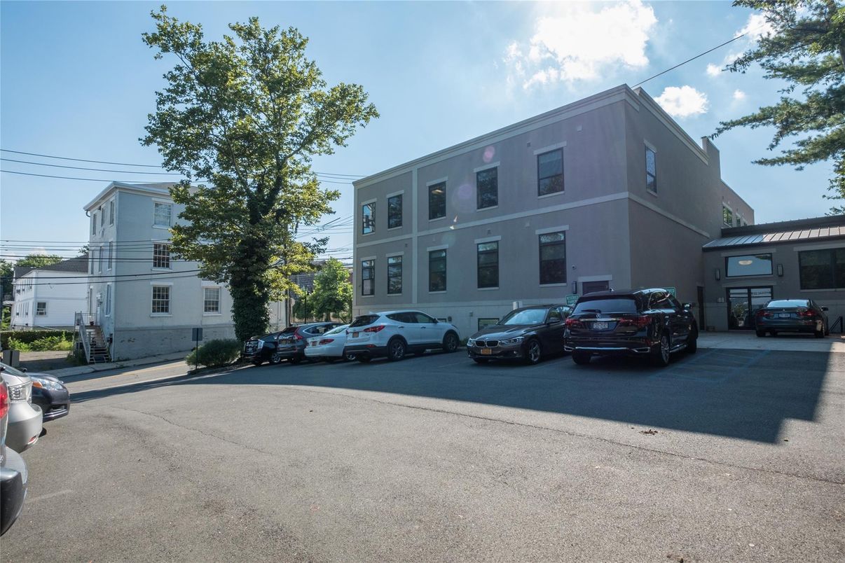 Exterior, Facade, Condo Building