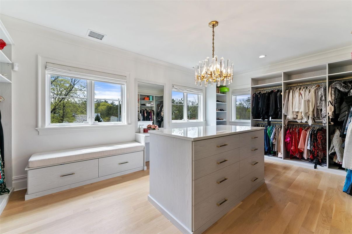Interior, Pendant Lights, Recessed Lighting, Walk-in Closets, Wood Texture Flooring