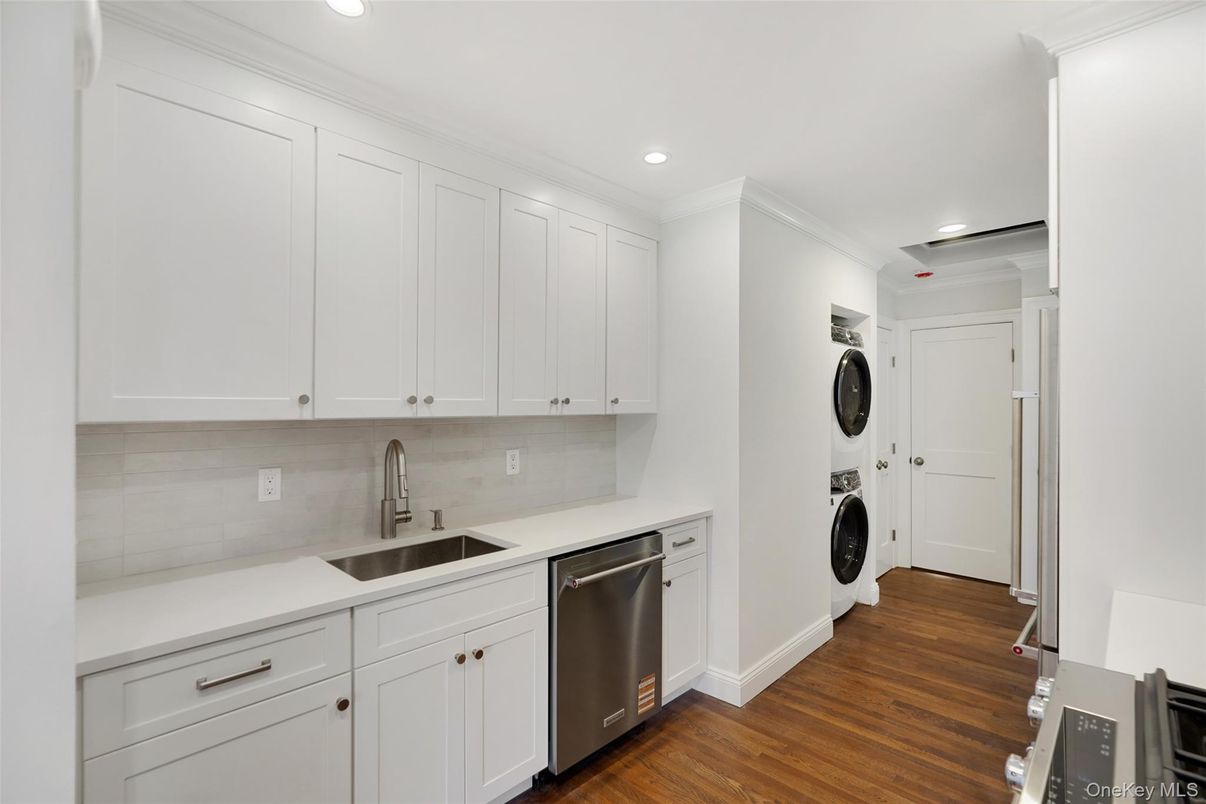 Interior, Kitchen, Recessed Lighting, Washer, Wood Texture Flooring