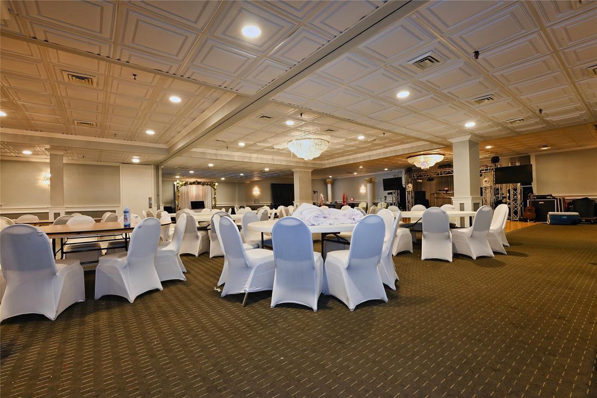 Dining room, Interior, Recessed Lighting