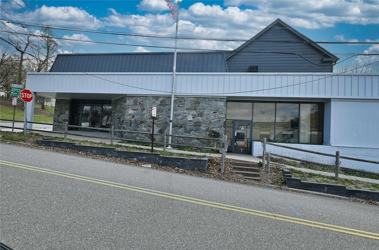 Exterior, Facade, None