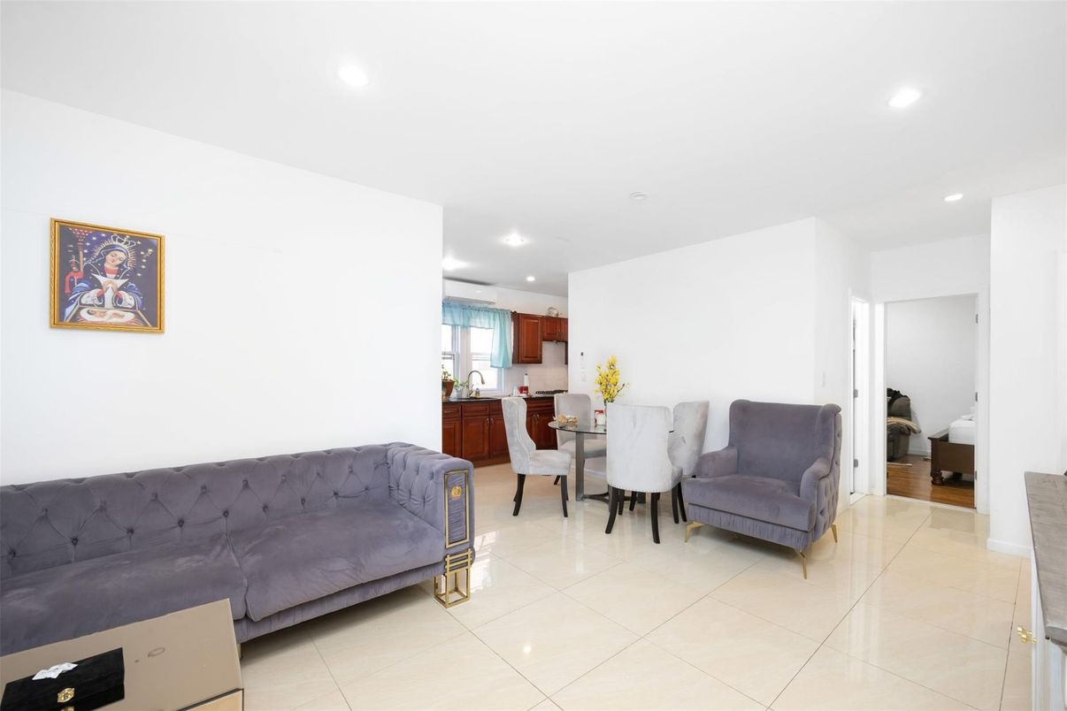Dining room, Interior, Recessed Lighting