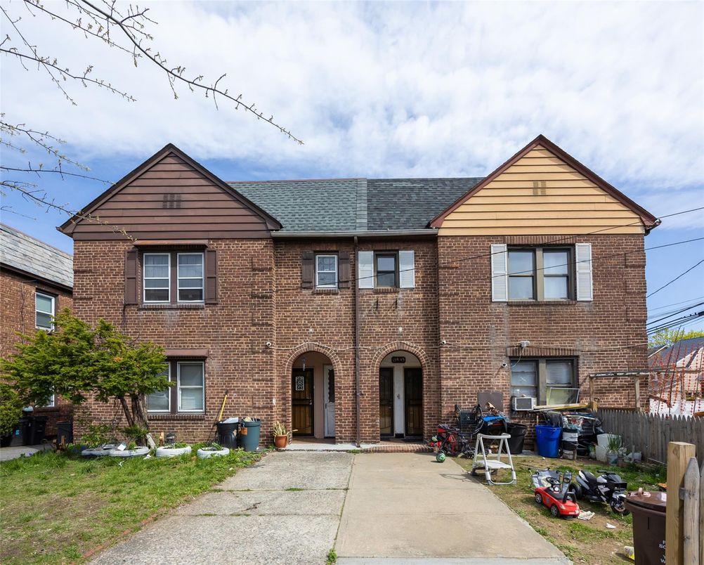 Exterior, Facade, Brick Facade, Brick Traditional