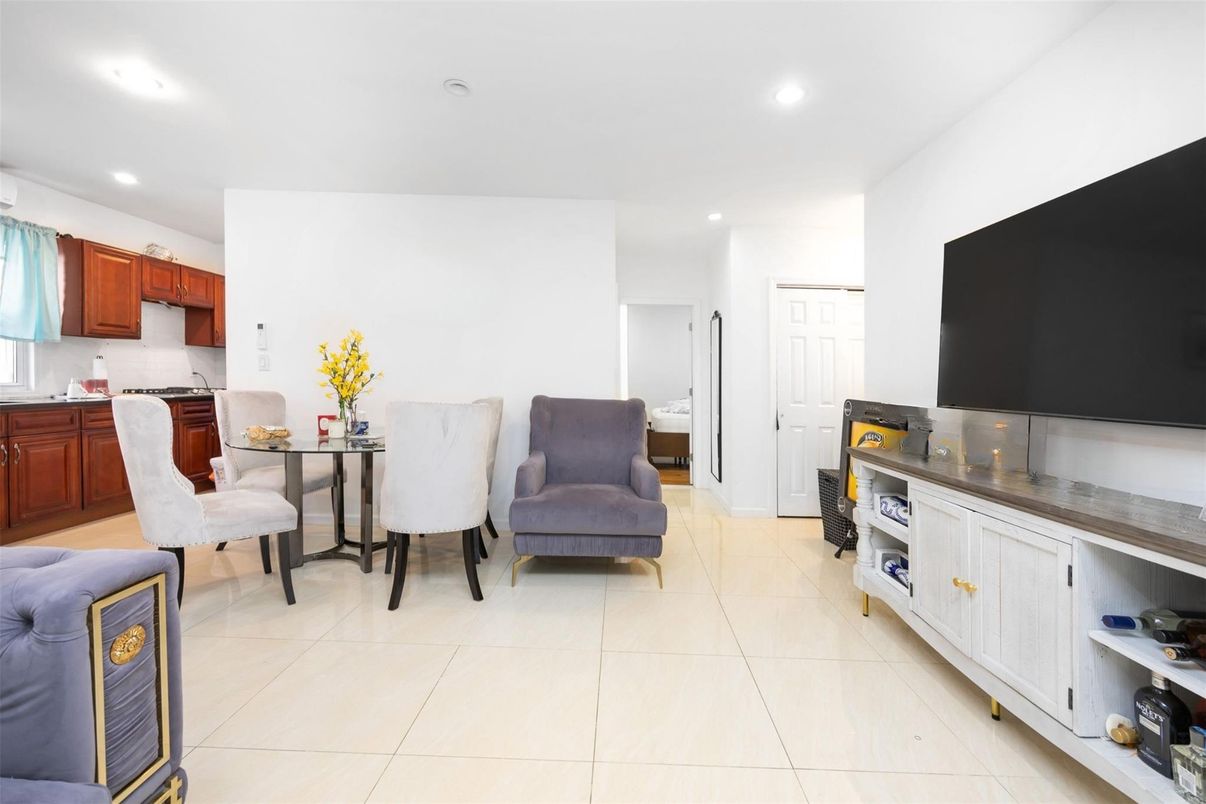 Dining room, Interior, Kitchen, Recessed Lighting