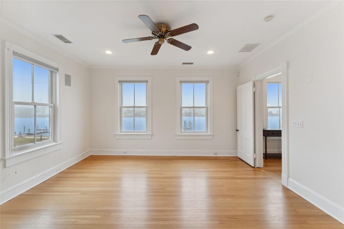 Empty room, Interior, Recessed Lighting, Water, Wood Texture Flooring