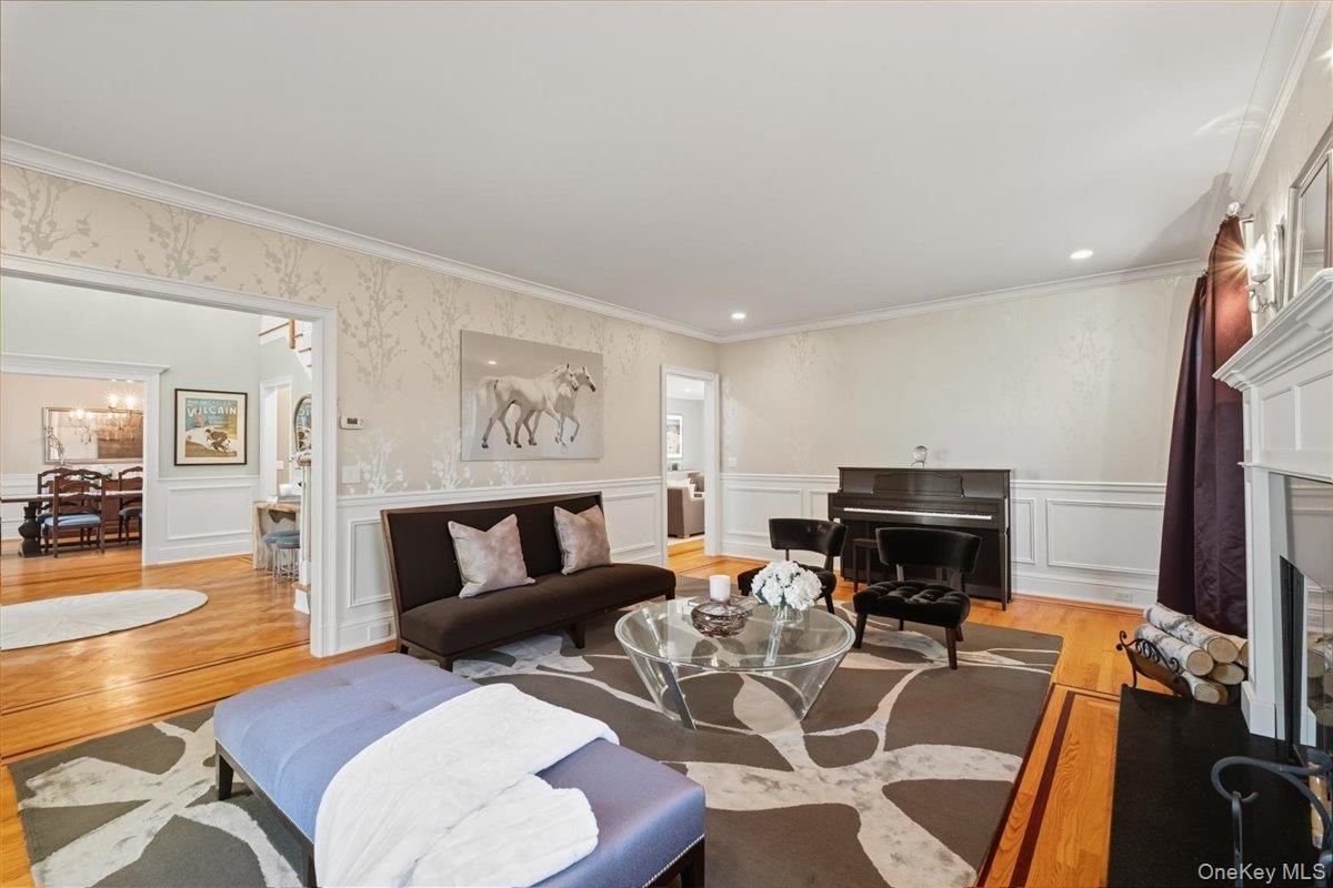 Interior, Living room, Piano, Recessed Lighting, Wood Texture Flooring