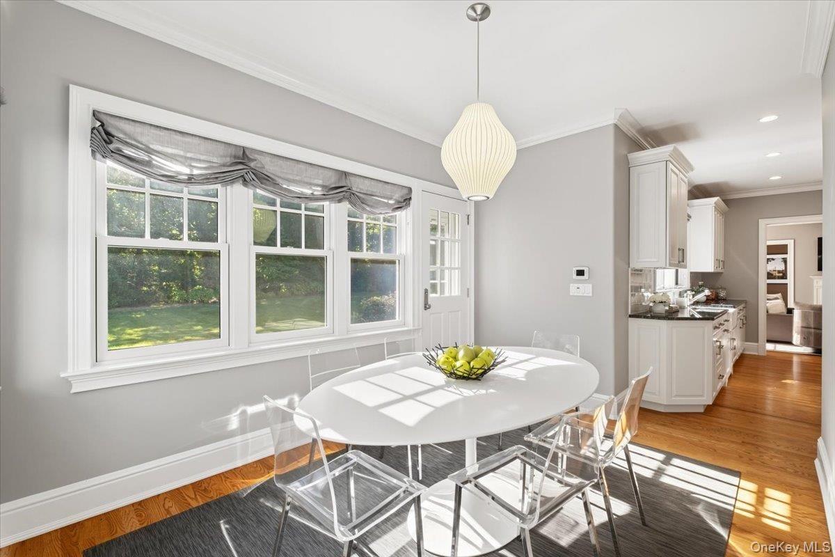 Dining room, Interior, Kitchen, Pendant Lights, Recessed Lighting, Wood Texture Flooring
