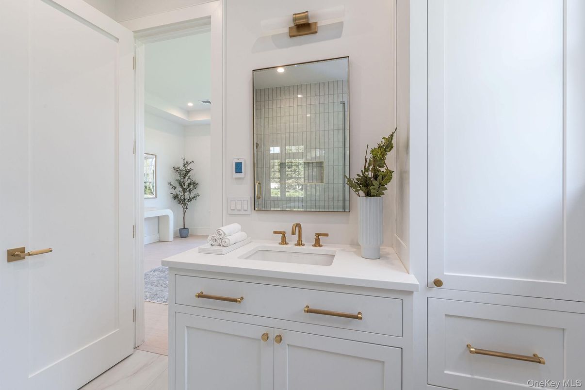 Bathroom, Interior, Recessed Lighting