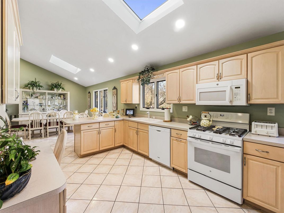 Dining room, Interior, Kitchen, Recessed Lighting
