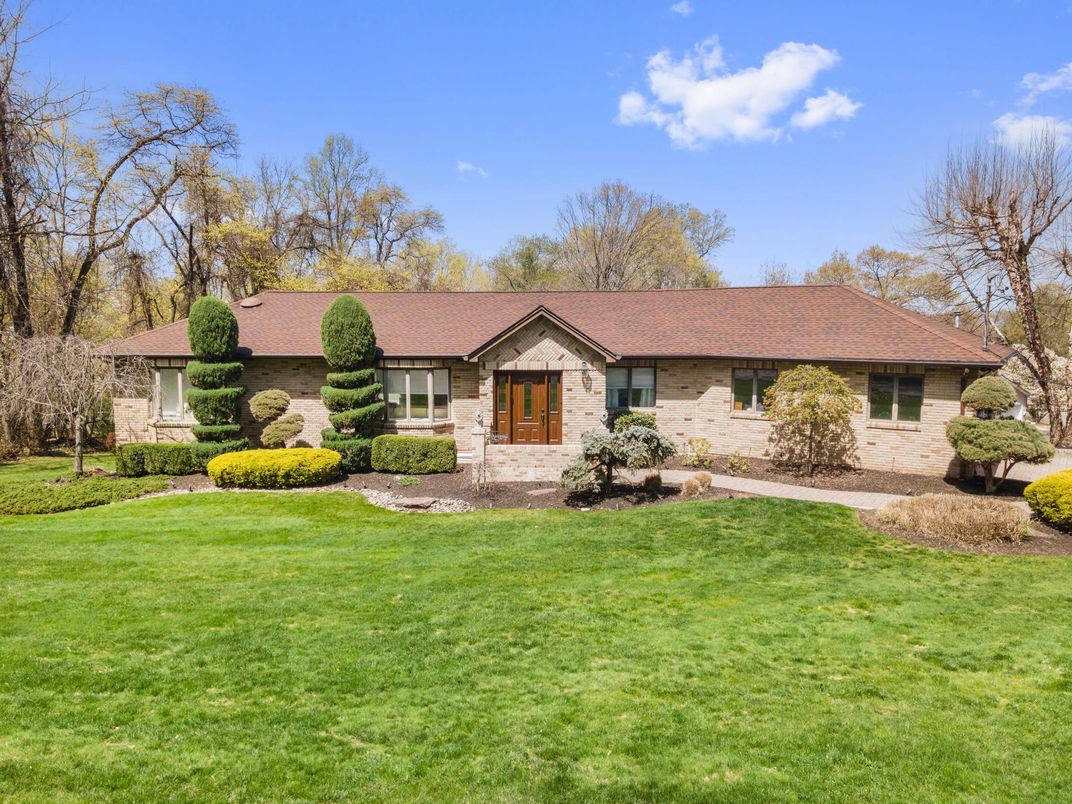 Backyard, Exterior, Facade, Ranch