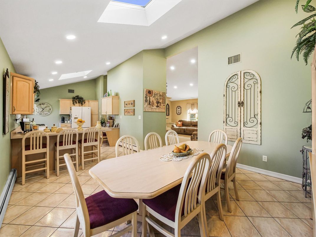 Dining room, Interior, Kitchen, Recessed Lighting