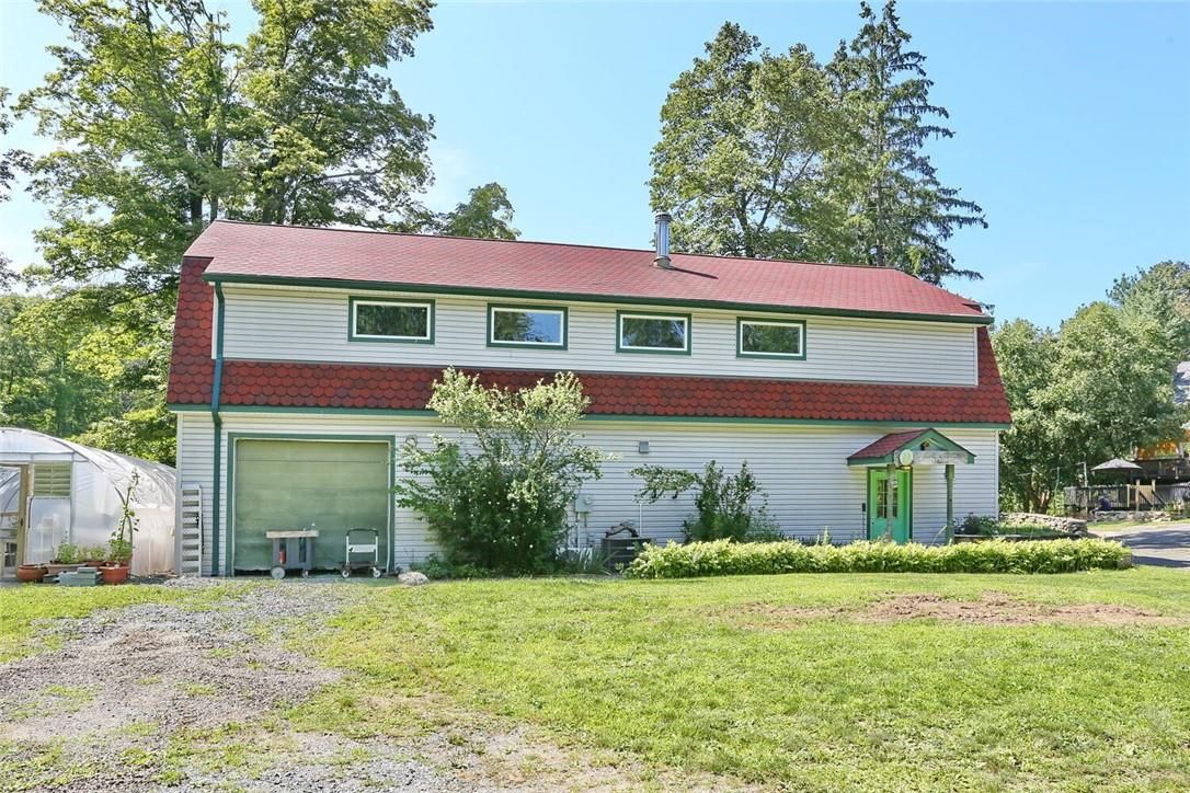 Backyard, Exterior, Facade, Raised Ranch