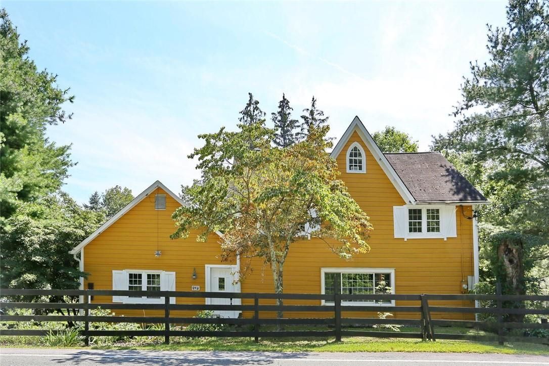 Exterior, Facade, Log Home