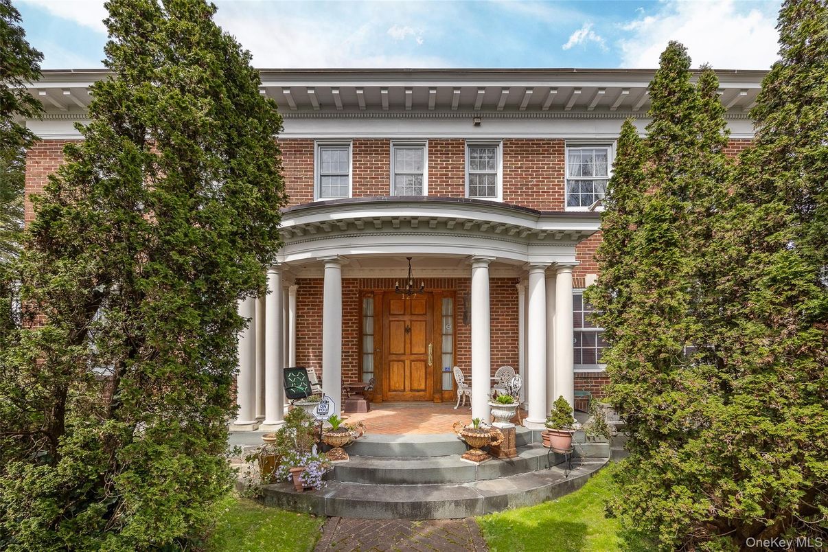 Exterior, Facade, Brick Facade, Georgian