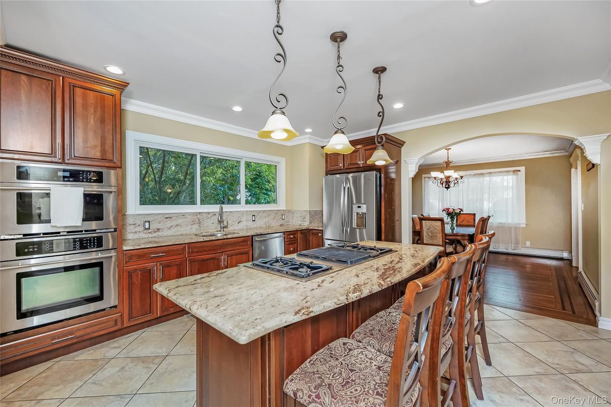 Chandelier, Dining room, Interior, Kitchen, Pendant Lights, Recessed Lighting, Stainless Steel Appliances, Wood Texture Flooring