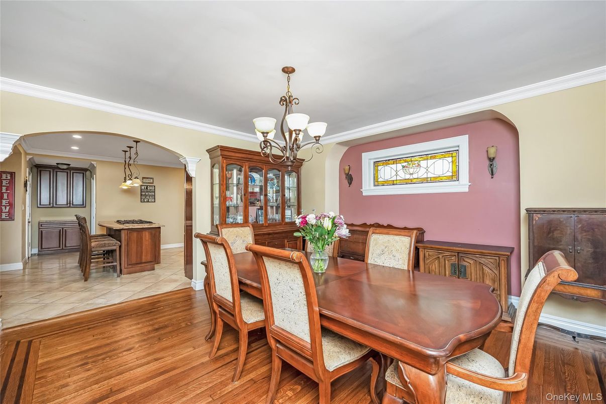 Chandelier, Dining room, Interior, Pendant Lights, Recessed Lighting, Wood Texture Flooring