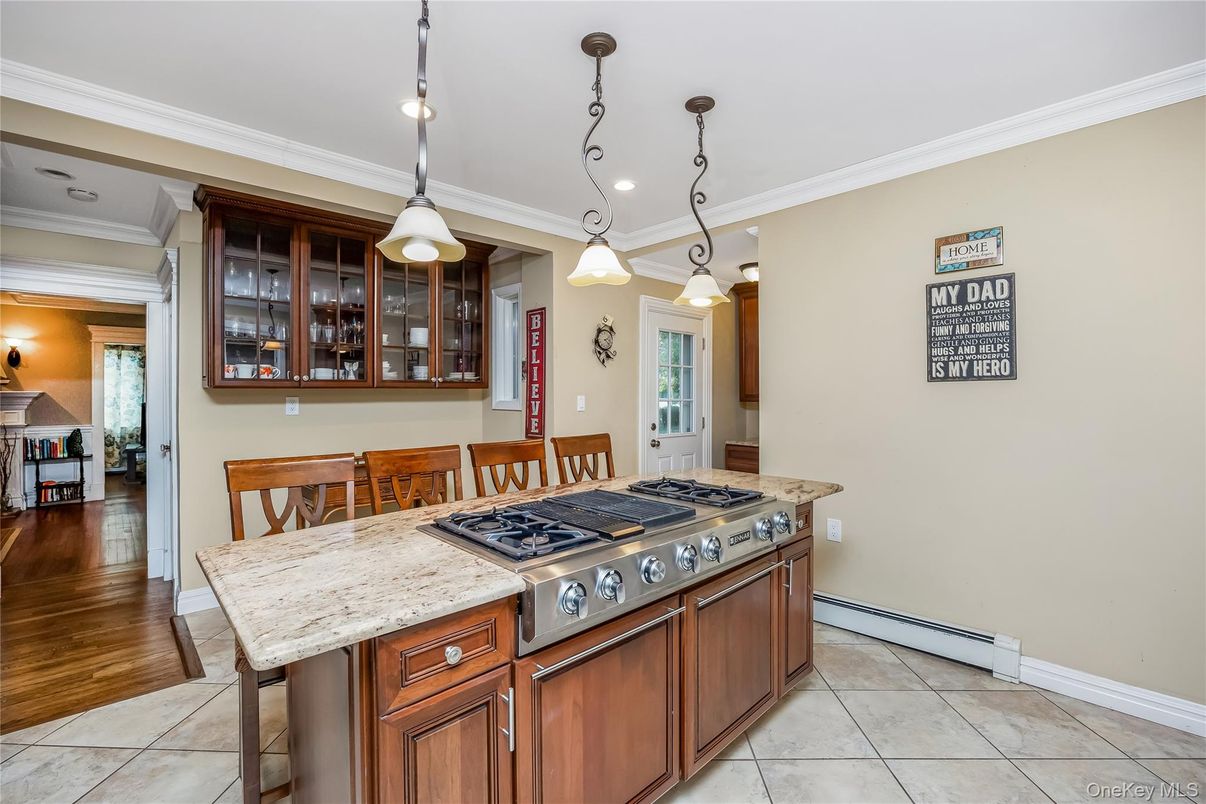Dining room, Interior, Kitchen, Pendant Lights, Recessed Lighting, Wood Texture Flooring