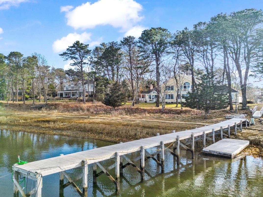 Exterior, Lake