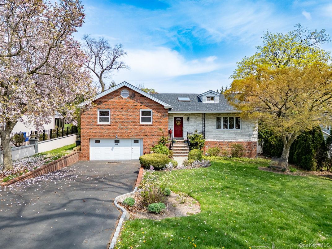 Attached, Exterior, Facade, Brick Facade, Raised Ranch