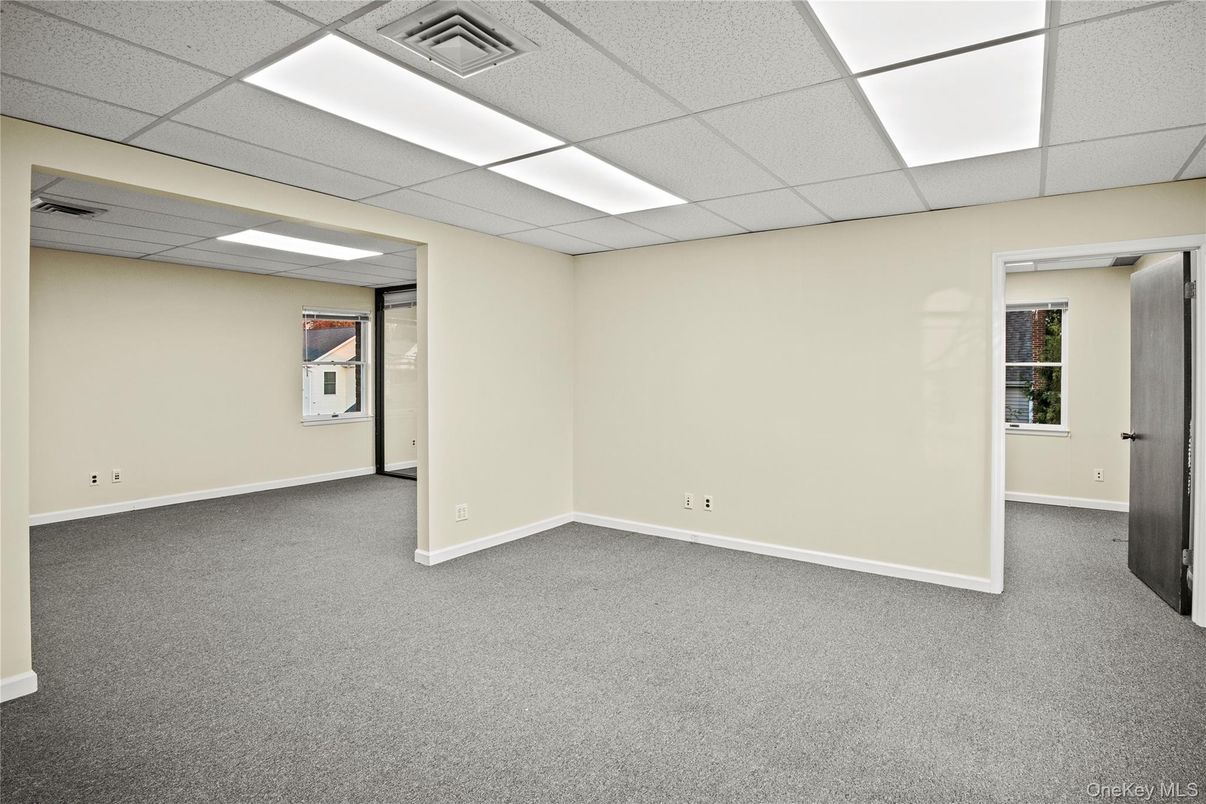 Empty room, Interior, Recessed Lighting