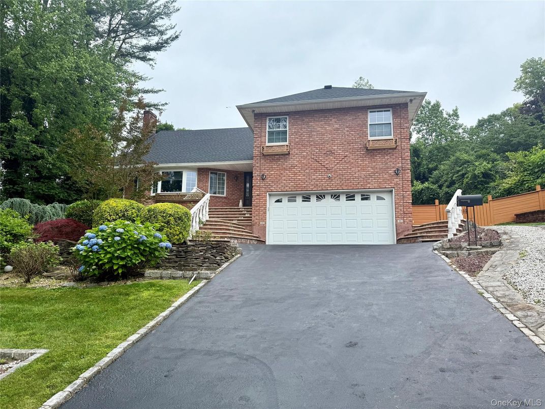 Attached, Exterior, Facade, Brick Facade, Split Level