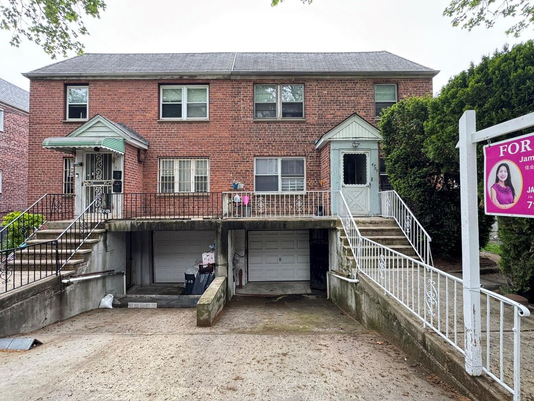 Attached, Exterior, Facade, Brick Facade, Georgian