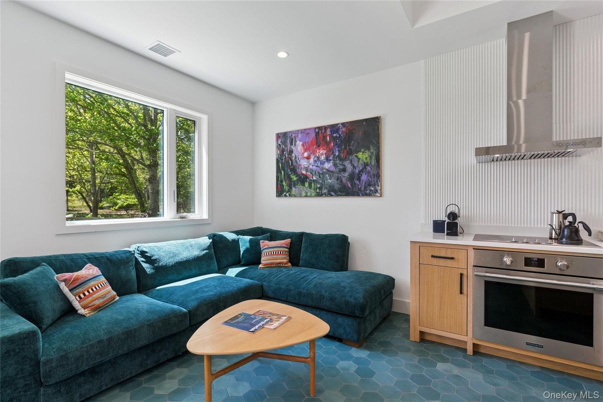 Interior, Living room, Recessed Lighting, Stainless Steel Appliances