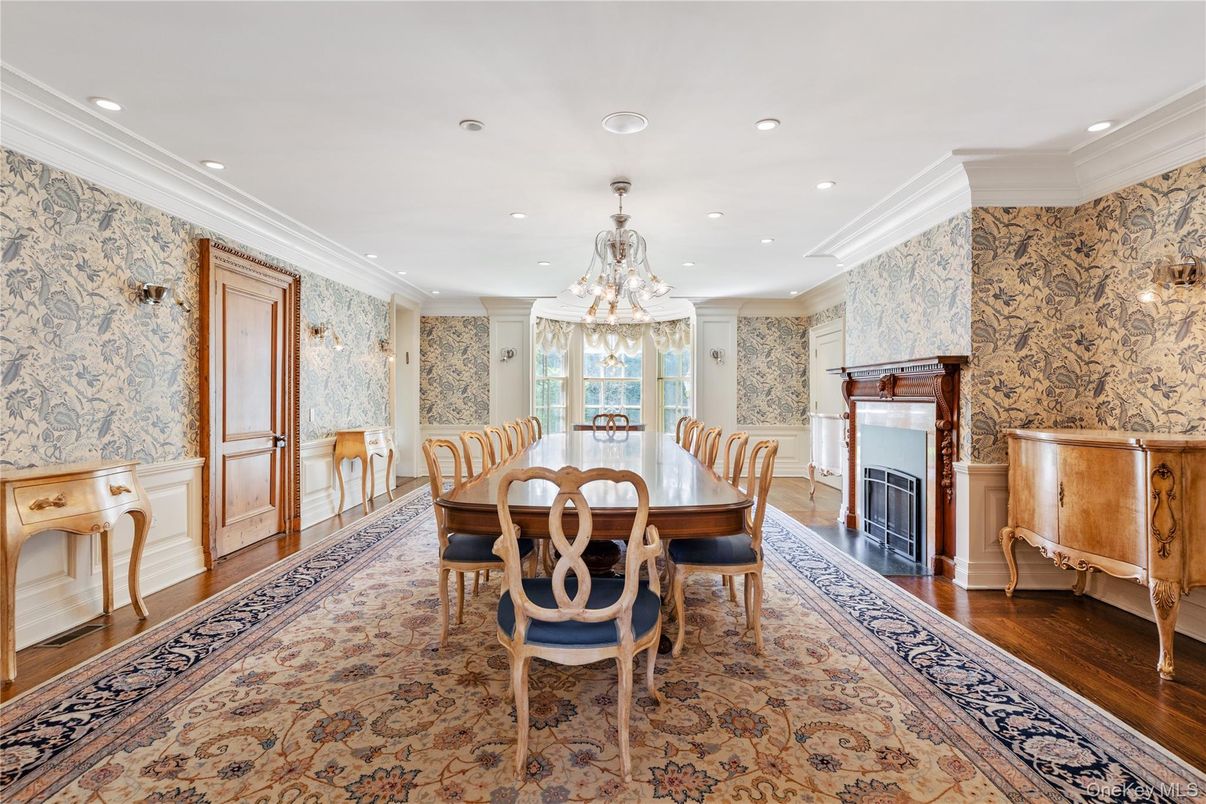 Chandelier, Dining room, Fireplace, Interior, Recessed Lighting, Wood Texture Flooring