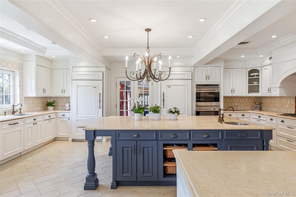 Chandelier, Interior, Kitchen, Recessed Lighting, Stainless Steel Appliances