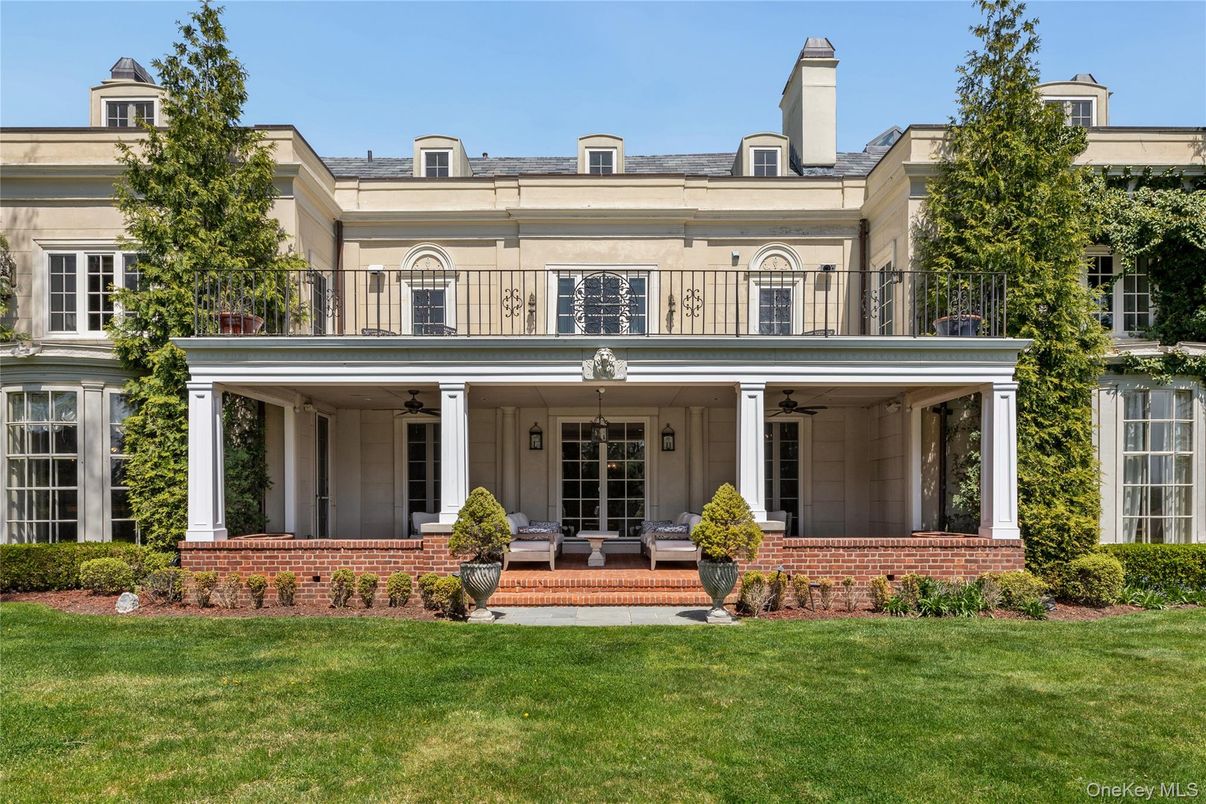 Exterior, Facade, French Provincial