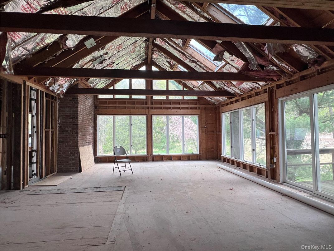 Empty room, Interior, Stone Walls, Wooden Beams