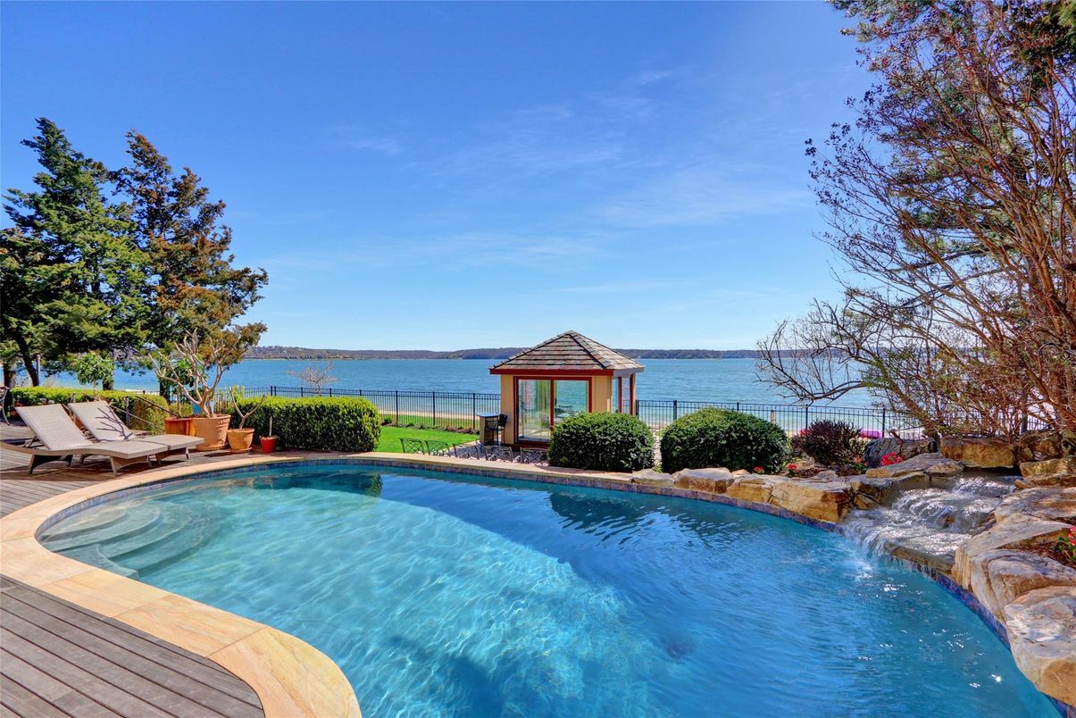 Exterior, Lake, Pool, Water